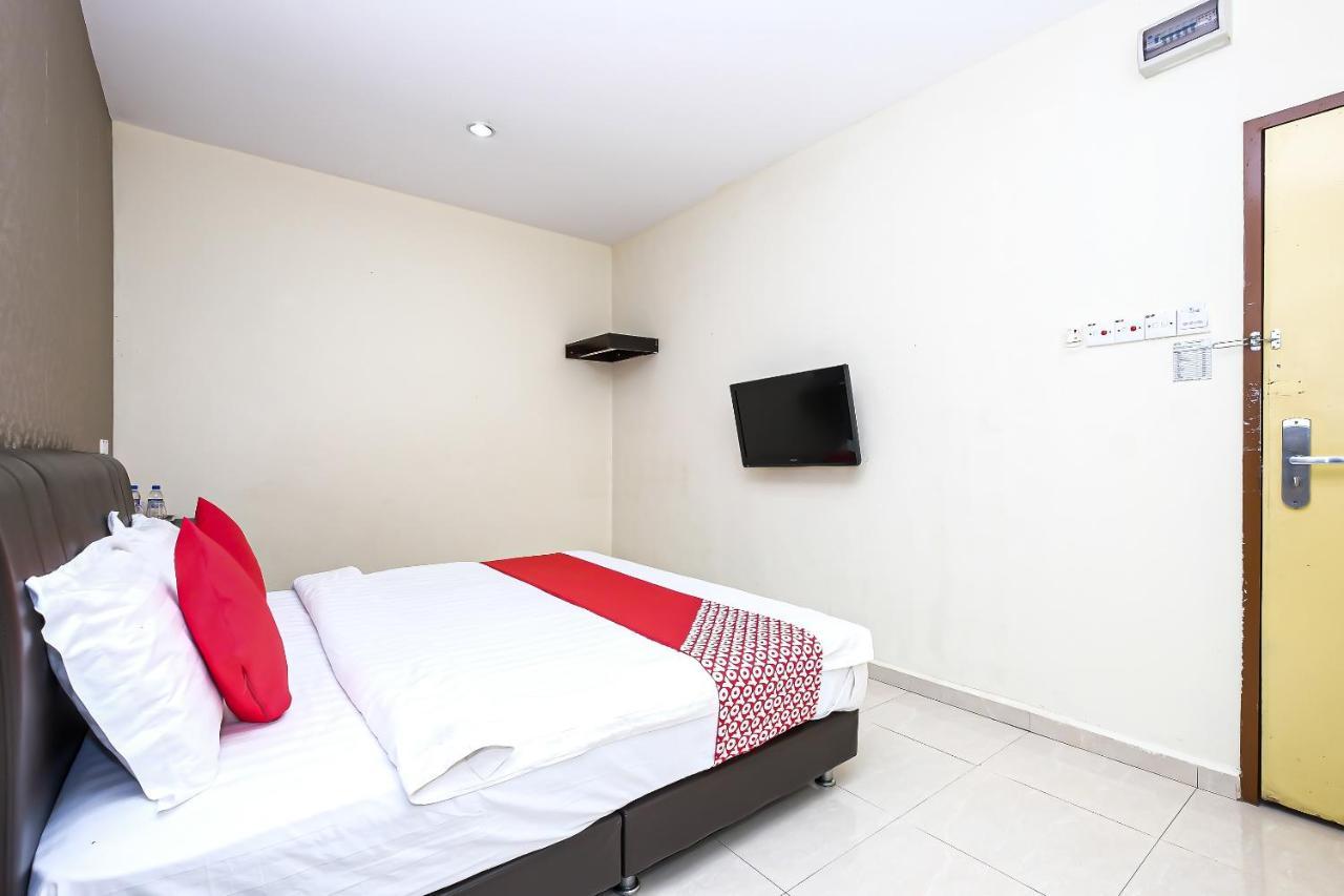 Oyo 89493 Q Hotel Mentakab Mentekab Esterno foto