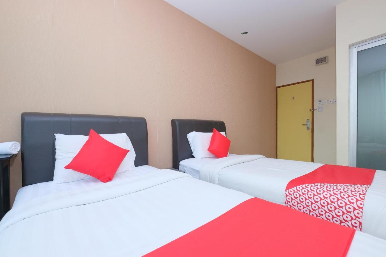Oyo 89493 Q Hotel Mentakab Mentekab Esterno foto