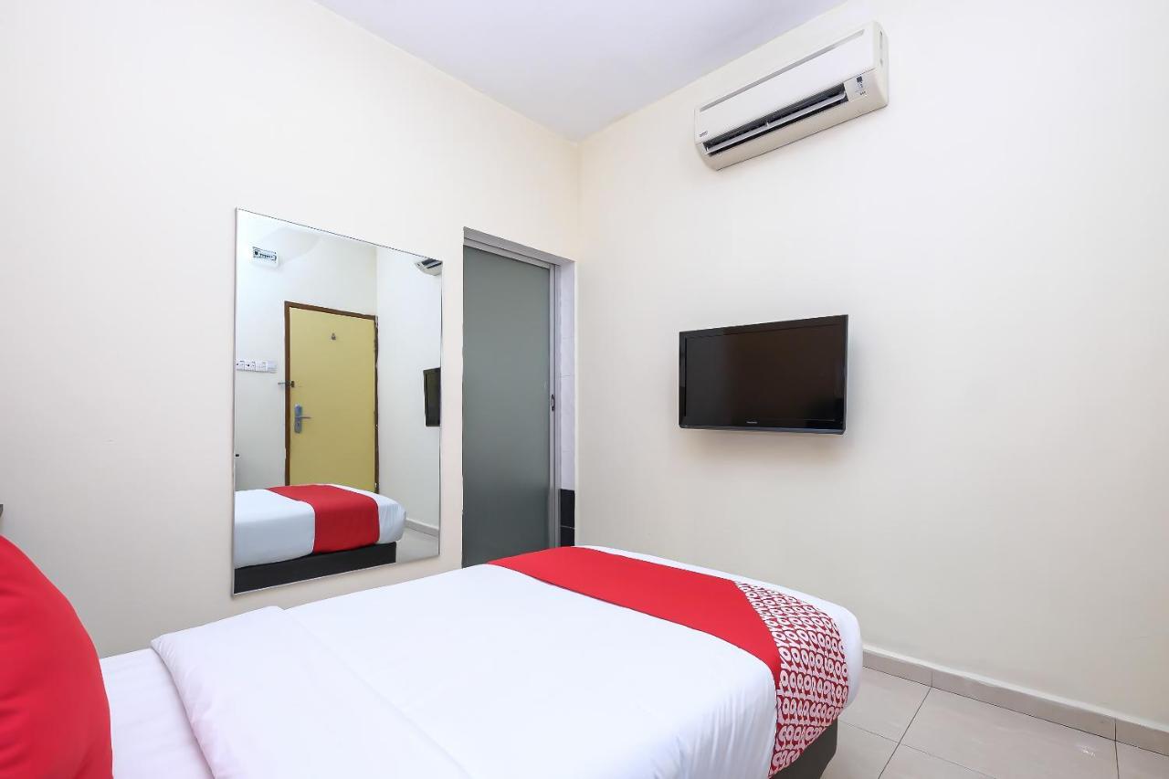 Oyo 89493 Q Hotel Mentakab Mentekab Esterno foto