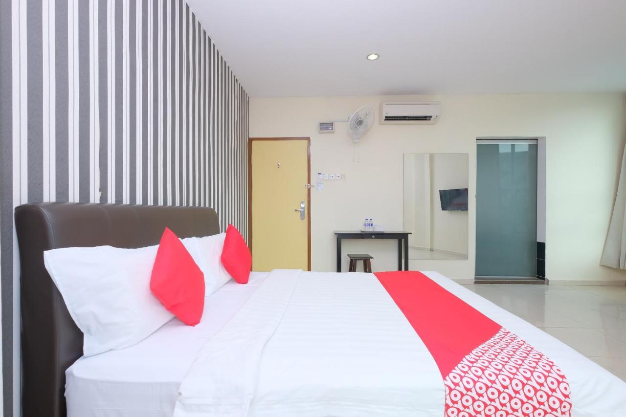 Oyo 89493 Q Hotel Mentakab Mentekab Esterno foto