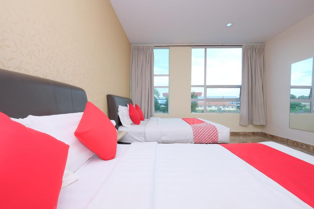 Oyo 89493 Q Hotel Mentakab Mentekab Esterno foto