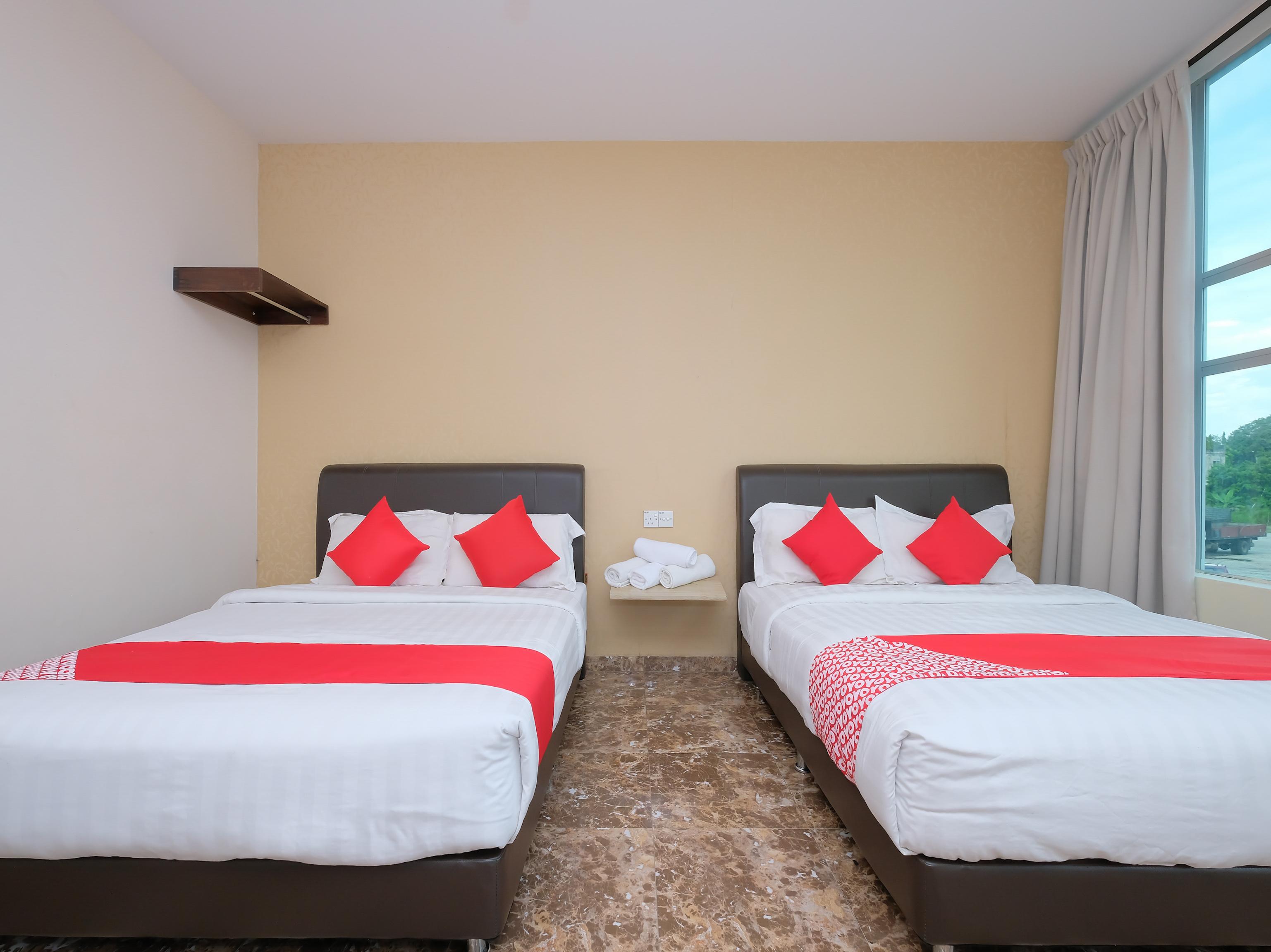 Oyo 89493 Q Hotel Mentakab Mentekab Esterno foto