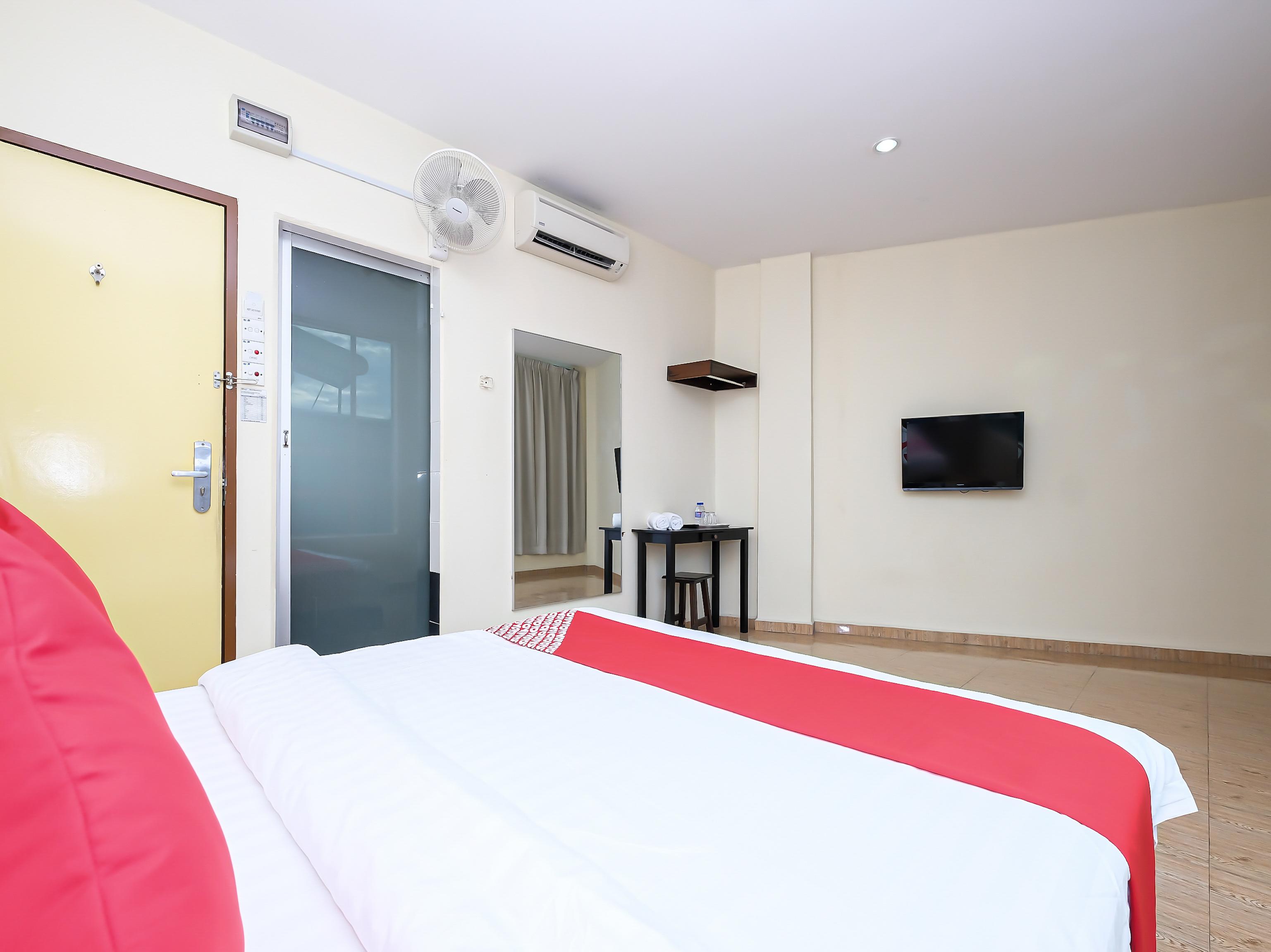 Oyo 89493 Q Hotel Mentakab Mentekab Esterno foto