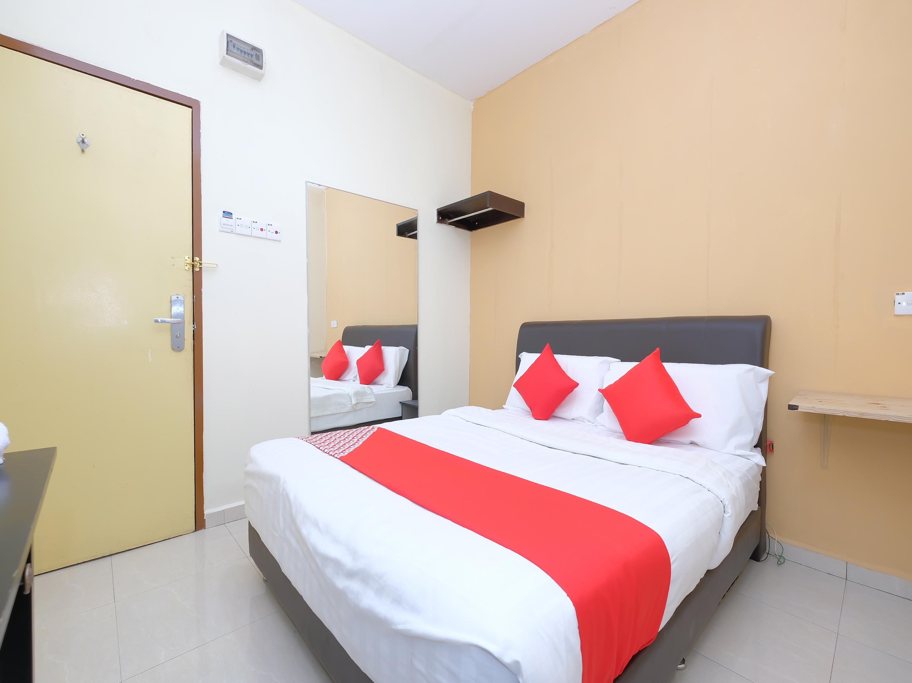 Oyo 89493 Q Hotel Mentakab Mentekab Esterno foto