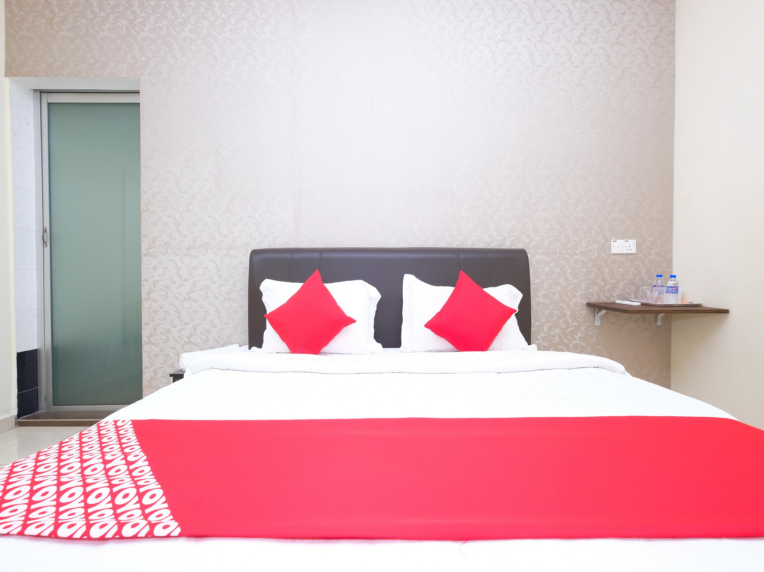 Oyo 89493 Q Hotel Mentakab Mentekab Esterno foto