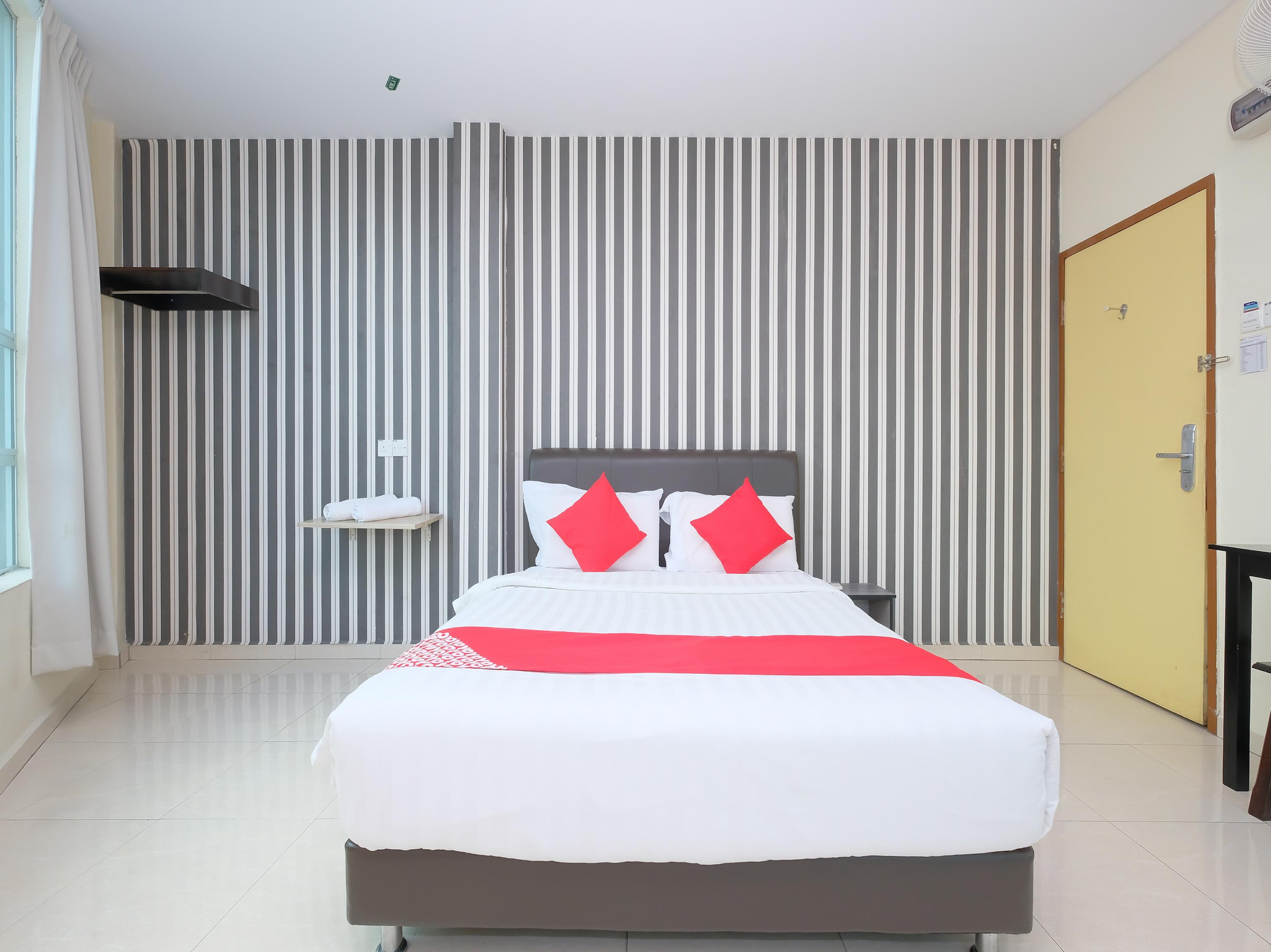 Oyo 89493 Q Hotel Mentakab Mentekab Esterno foto