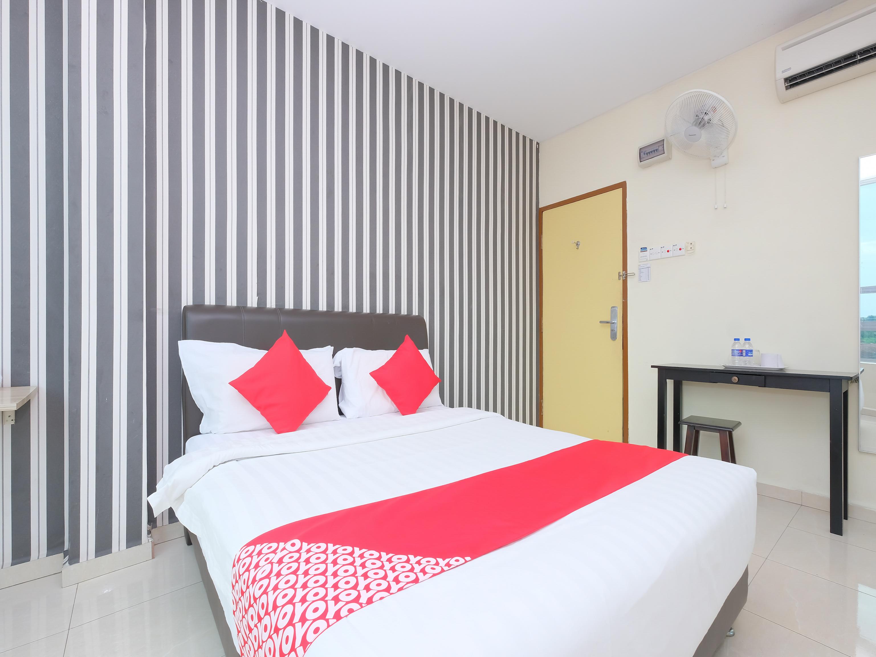 Oyo 89493 Q Hotel Mentakab Mentekab Esterno foto