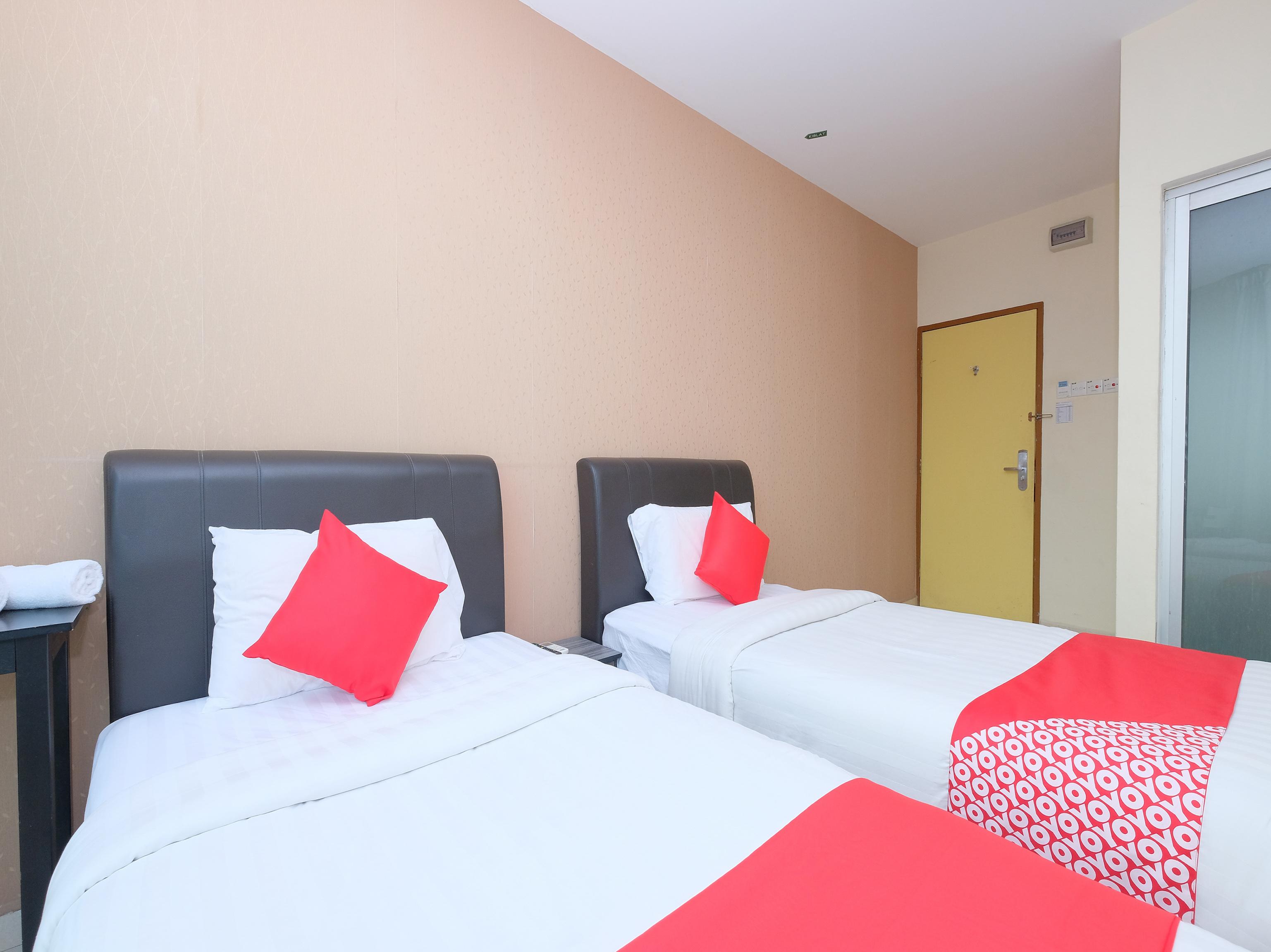 Oyo 89493 Q Hotel Mentakab Mentekab Esterno foto