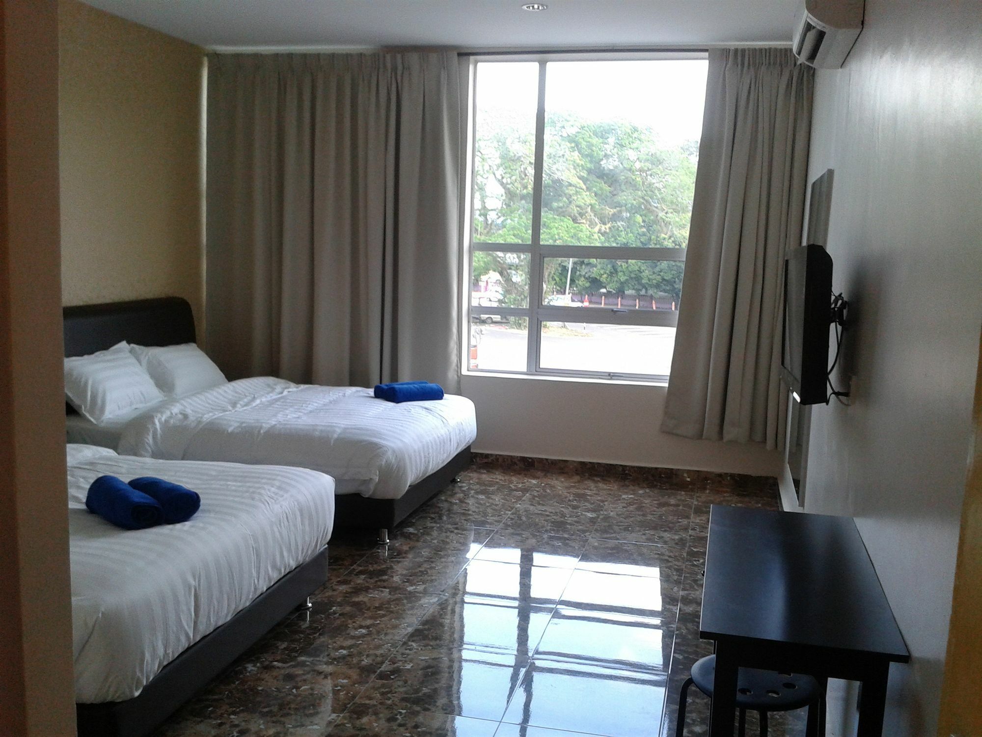 Oyo 89493 Q Hotel Mentakab Mentekab Esterno foto